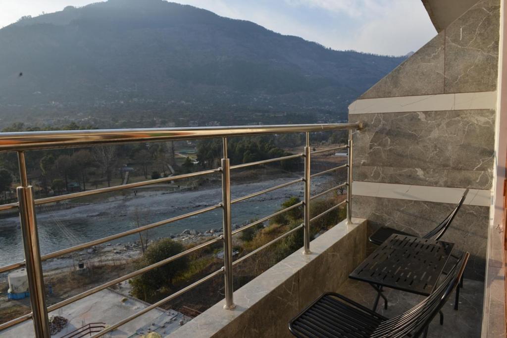 Tulip Flowing River View Hotel. Shamshi Εξωτερικό φωτογραφία